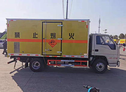 武强爆破器材运输车技术升级与安全合规新趋势